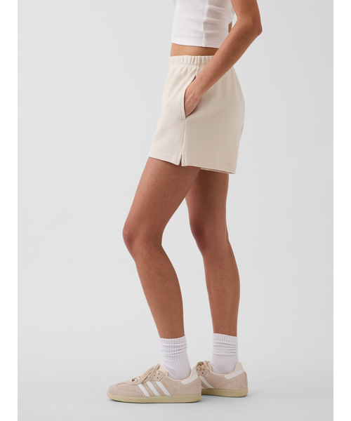 GAP(ギャップ)の「リラックスフィット イージーウエスト ショートパンツ(スウェットパンツ・レディース・ブルー/オリーブ/ダークブラウン/アイボリー・S/XXS/XS/L/M)」の10枚目の写真