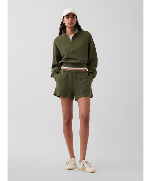 GAP(ギャップ)の「リラックスフィット イージーウエスト ショートパンツ(スウェットパンツ・レディース・ブルー/オリーブ/ダークブラウン/アイボリー・S/XXS/XS/L/M)」の5枚目の写真