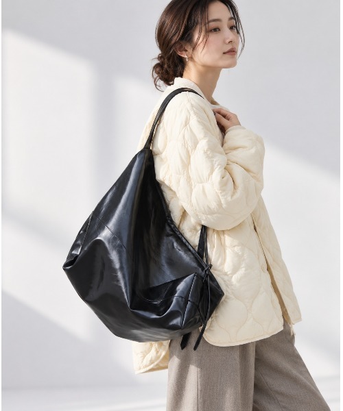 ottilie(オティーリエ)の「【 VARNY / ヴァーニー 】CHARING / 2way ワンショルダー バックパック(トートバッグ・レディース・ブラック・FREE)」の1枚目の写真