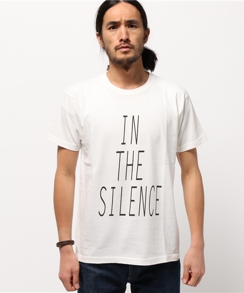 FACTOTUM(ファクトタム)の「プリントT IN THE SILENCE FACTOTUM/ファクトタム(Tシャツ/カットソー・メンズ・ホワイト/ブラック/グリーン・46/44/48)」の1枚目の写真