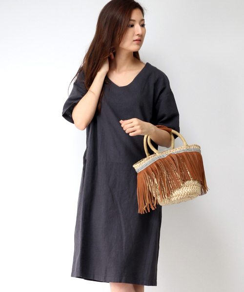 LBC（エルビーシー）の「リネンコットンレーヨンVネックワンピース                  （ワンピース・レディース・ダークグレー/マスタード/ダークブルー・MEDIUM/LARGE）」の2枚目の写真