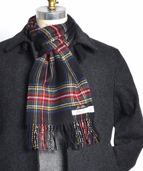 SHIPS JET BLUE（シップスジェットブルー）の「JOHN SCOTT: ラムウール チェックマフラー 【25×180】（マフラー・メンズ・ブラック/オリーブ/キャメル/レッド/ダークグレー/ネイビー・ONE SIZE）」の2枚目の写真