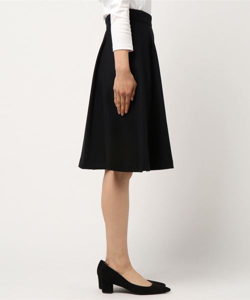 NOLLEY’S（ノーリーズ）の「タックフレアスカート（スカート・レディース・サックスブルー/ダークネイビー/キャメル・36/38/34）」の4枚目の写真