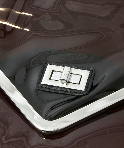 mystic（ミスティック）の「【mystic】 ネオンポーチ付きクリアクラッチ（クラッチバッグ・レディース・アイボリー/ブラック・ﾌﾘ-）」の9枚目の写真