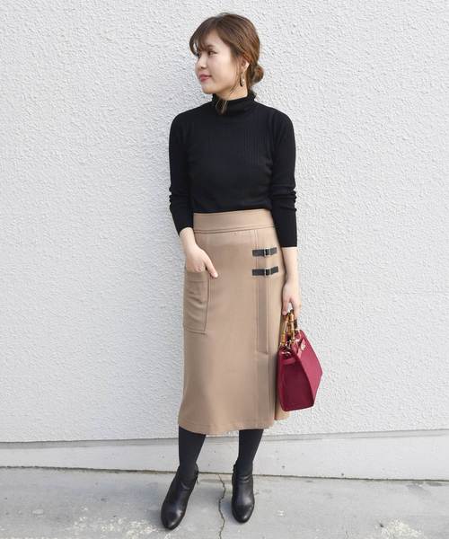 Khaju(カージュ)の「Khaju:サイドベルトタイトスカート(スカート・レディース・ベージュ/ワインレッド・ONE SIZE)」の4枚目の写真