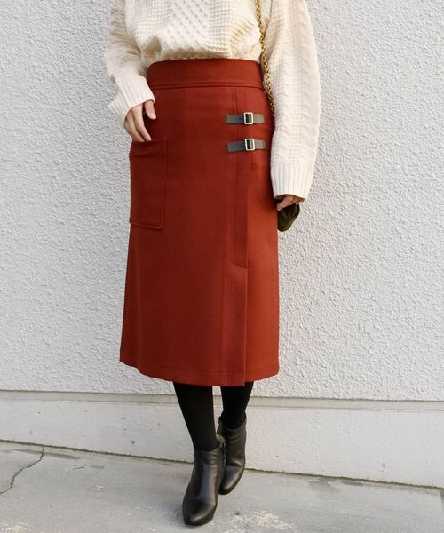 Khaju(カージュ)の「Khaju:サイドベルトタイトスカート(スカート・レディース・ベージュ/ワインレッド・ONE SIZE)」の2枚目の写真
