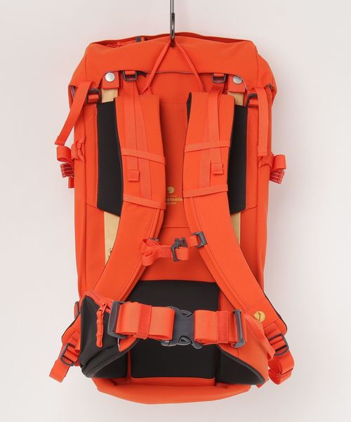 FJALL RAVEN (フェールラーベン)の「Bergtagen 38 S/M (FJALLRAVEN/フェールラーベン)(バックパック/リュック・レディース・オレンジ/ダークネイビー・ONE SIZE)」の3枚目の写真