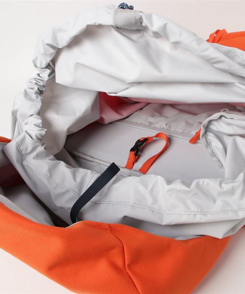 FJALL RAVEN (フェールラーベン)の「Bergtagen 38 S/M (FJALLRAVEN/フェールラーベン)(バックパック/リュック・レディース・オレンジ/ダークネイビー・ONE SIZE)」の5枚目の写真