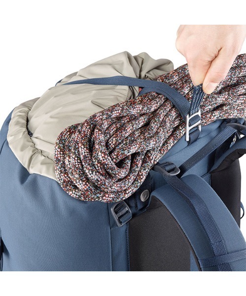 FJALL RAVEN (フェールラーベン)の「Bergtagen 38 S/M (FJALLRAVEN/フェールラーベン)(バックパック/リュック・レディース・オレンジ/ダークネイビー・ONE SIZE)」の8枚目の写真