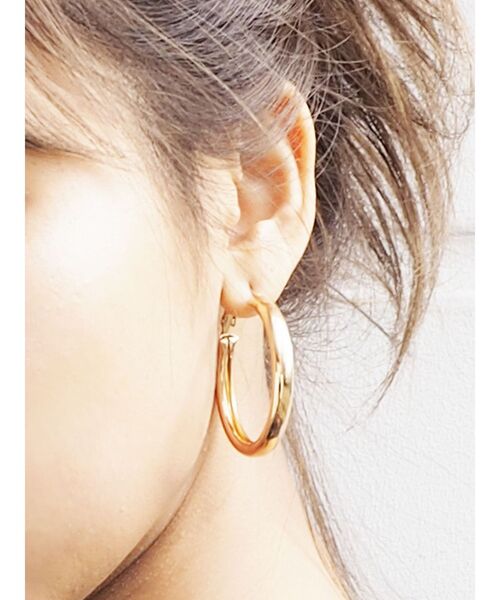 EMODA（エモダ）の「PLUMPフープピアス（ピアス（両耳用）・レディース・シルバー/ゴールド・FREE）」の2枚目の写真