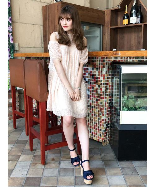 dazzlin（ダズリン）の「レースオープンショルダーワンピース（ワンピース・レディース・ベージュ/オフホワイト/ブラック・FREE）」の16枚目の写真