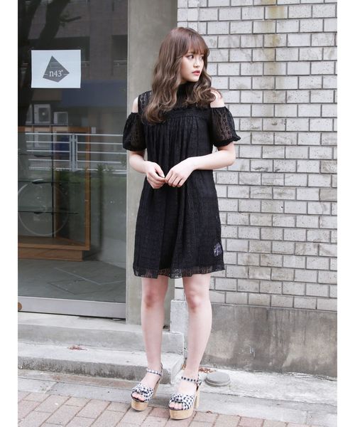 dazzlin（ダズリン）の「レースオープンショルダーワンピース（ワンピース・レディース・ベージュ/オフホワイト/ブラック・FREE）」の10枚目の写真