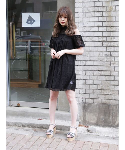 dazzlin（ダズリン）の「レースオープンショルダーワンピース（ワンピース・レディース・ベージュ/オフホワイト/ブラック・FREE）」の19枚目の写真