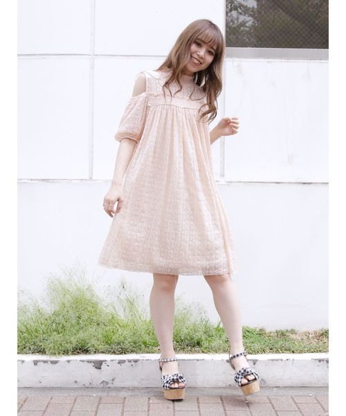 dazzlin（ダズリン）の「レースオープンショルダーワンピース（ワンピース・レディース・ベージュ/オフホワイト/ブラック・FREE）」の8枚目の写真