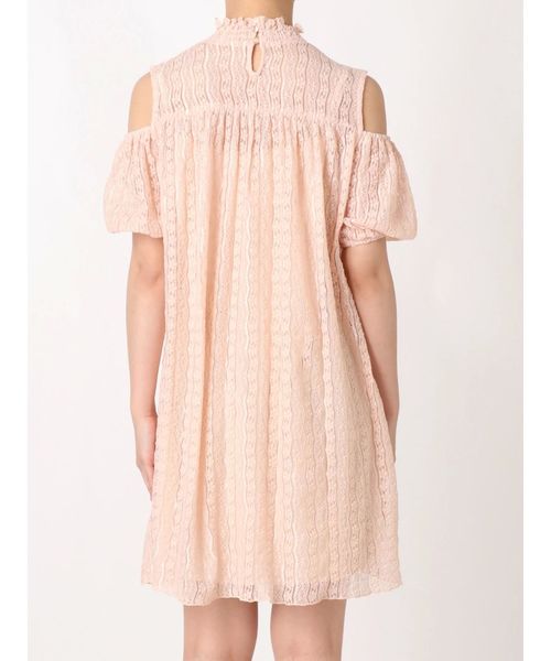 dazzlin（ダズリン）の「レースオープンショルダーワンピース（ワンピース・レディース・ベージュ/オフホワイト/ブラック・FREE）」の18枚目の写真