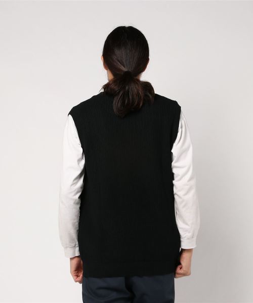 ADPOSION（アドポーション）の「【日本製】片畦編み ニットベスト（ベスト・メンズ・ブラック/ネイビー/ブラウン・MEDIUM/LARGE）」の5枚目の写真