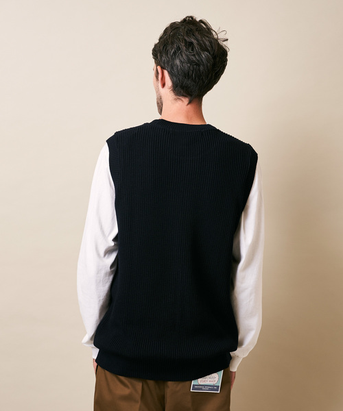 ADPOSION（アドポーション）の「【日本製】片畦編み ニットベスト（ベスト・メンズ・ブラック/ネイビー/ブラウン・MEDIUM/LARGE）」の8枚目の写真