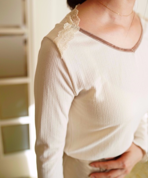 flowriri(フロウリリ)の「flowriri レースデザインカットソー(Tシャツ/カットソー・レディース・ホワイト/ブラック・FREE)」の5枚目の写真