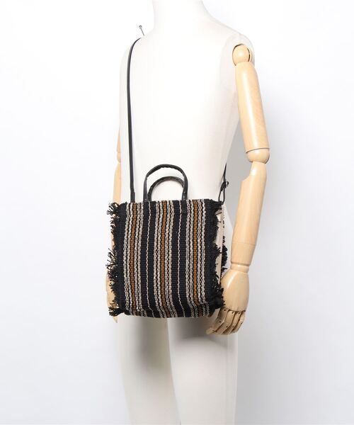 Lilas Campbell(リラキャンベル)の「Lilas Campbell 2WAY Fringe box BAG(トートバッグ・レディース・ブラック/アイボリー・FREE)」の6枚目の写真