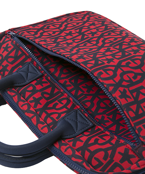 X-girl(エックスガール)の「HAZE LOGO MULTI-USE BAG(ビジネスバッグ・レディース・ブラック/レッド・ONE SIZE)」の4枚目の写真
