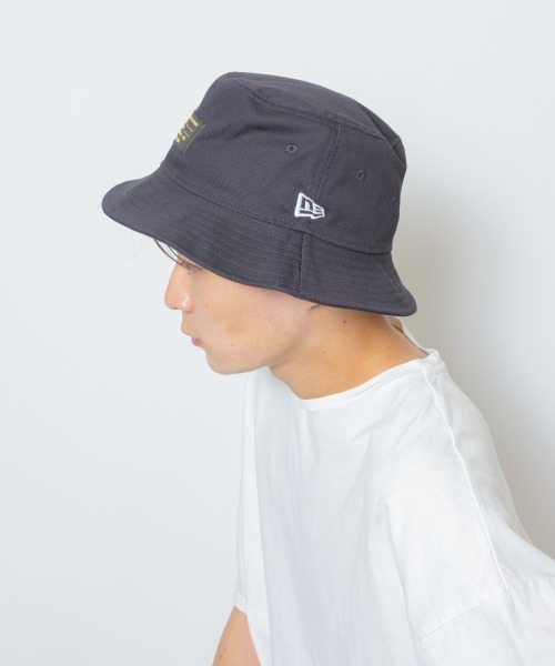 NEW ERA（ニューエラ）の「【NEW ERA】[別注]BUCKET01 BLK PATCH / 【ニューエラ】バケットハット　オーバーライド（ハット・メンズ・ベージュ/ネイビー/ブルー系その他/ブラック/ホワイト・L/XL/M/L）」の13枚目の写真