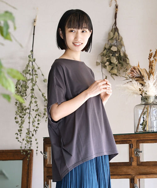 zootie(ズーティー)の「デザインPlus サイドタック ドルマンプルオーバー(Tシャツ/カットソー・レディース・ブルー系その他/ライトブルー/チャコール/カーキ/オフホワイト/ブラック/マスタード/グレイッシュベージュ/ネイビー/パープル/キャメル/ライトカーキ/ライトピンク/イエロー系その他/ラベンダー/アイボリー・フリー)」の6枚目の写真