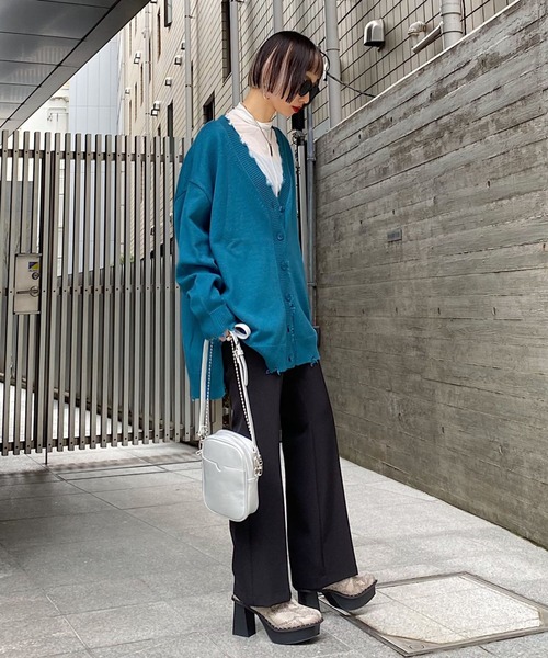 PAGEBOY（ページボーイ）の「ダメージVネックBIGカーディガン（カーディガン/ボレロ・レディース・オフホワイト/ブラック/グレイッシュベージュ/ターコイズブルー/ブルー系その他・FREE）」の10枚目の写真