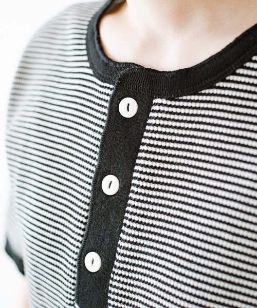 Healthknit(ヘルスニット)の「軽くて楽な着心地のベーシックワッフルヘンリーネックTシャツ by Healthknit(Tシャツ/カットソー・レディース・ブラック系その他/レッド系その他・MEDIUM)」の14枚目の写真