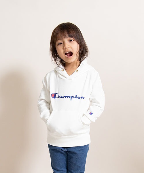 Champion(チャンピオン)の「【Champion/チャンピオン】キッズ ベーシック フーデッドスウェットシャツ(パーカー・キッズ・ネイビー/ブルー/ベージュ/ブラック/グレー/オフホワイト/チャコール/ブラウン/ベージュ系その他3・110/160/140/150/120/130/100)」の2枚目の写真