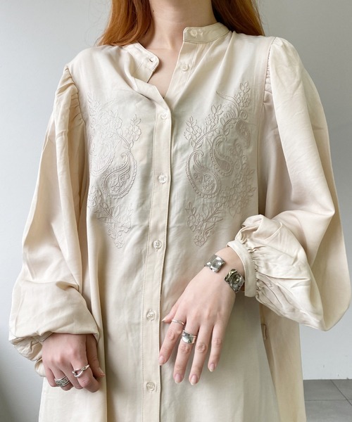 UNRELISH（アンレリッシュ）の「刺繍入りバンドカラーチュニックシャツ（シャツ/ブラウス・レディース・ライトブルー/アイボリー/グリーン系その他・MEDIUM）」の9枚目の写真