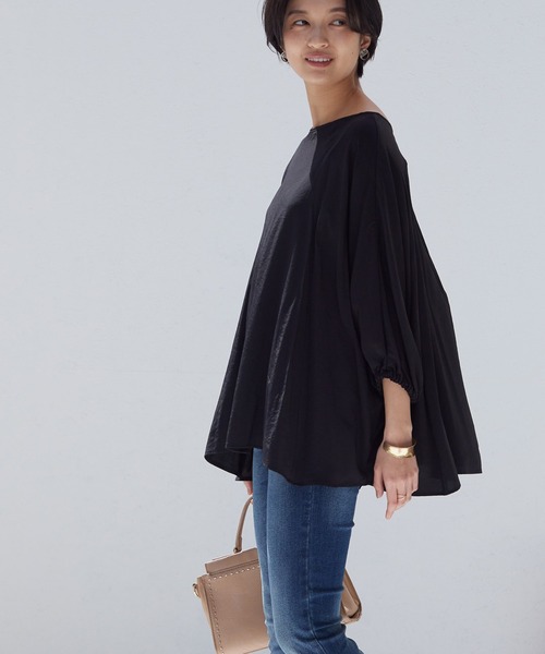 OMNES Another Edition（オムネス アナザーエディション）の「気流染めシルクタッチ 袖ギャザー七分袖ポンチョブラウス（シャツ/ブラウス・レディース・ブラック/イエロー/アイボリー・FREE）」の2枚目の写真