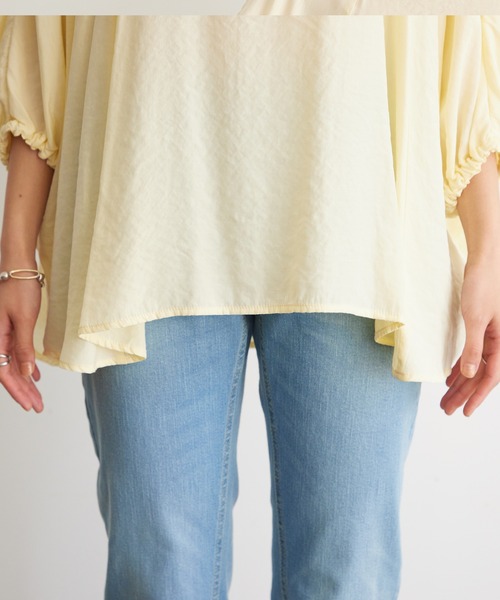 OMNES Another Edition（オムネス アナザーエディション）の「気流染めシルクタッチ 袖ギャザー七分袖ポンチョブラウス（シャツ/ブラウス・レディース・ブラック/イエロー/アイボリー・FREE）」の6枚目の写真
