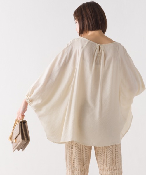 OMNES Another Edition（オムネス アナザーエディション）の「気流染めシルクタッチ 袖ギャザー七分袖ポンチョブラウス（シャツ/ブラウス・レディース・ブラック/イエロー/アイボリー・FREE）」の9枚目の写真