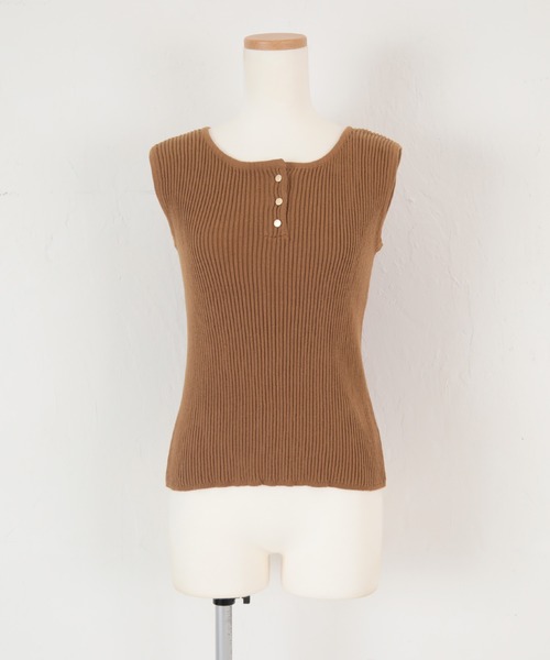 titivate（ティティベイト）の「ｺﾞｰﾙﾄﾞﾎﾞﾀﾝﾍﾝﾘｰﾈｯｸﾀﾝｸﾄｯﾌﾟ（タンクトップ・レディース・ブラック/ピンク/モカ/グレイッシュベージュ・S/M）」の9枚目の写真