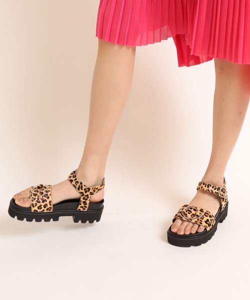 RNA（アールエヌエー）の「E4786 ＢＩＧリングレザーサンダル（サンダル・レディース・ホワイト/ブラック/レオパード・SMALL/MEDIUM）」の7枚目の写真