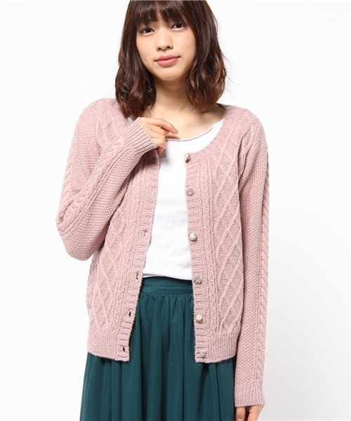 mysty woman（ミスティウーマン）の「ケーブル編みニットカーディガン（カーディガン/ボレロ・レディース・ホワイト/チャコールグレー/アッシュグレー/ダークグリーン/ピンク/サックスブルー・MEDIUM）」の10枚目の写真