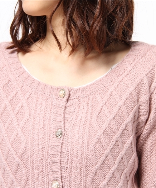 mysty woman（ミスティウーマン）の「ケーブル編みニットカーディガン（カーディガン/ボレロ・レディース・ホワイト/チャコールグレー/アッシュグレー/ダークグリーン/ピンク/サックスブルー・MEDIUM）」の11枚目の写真