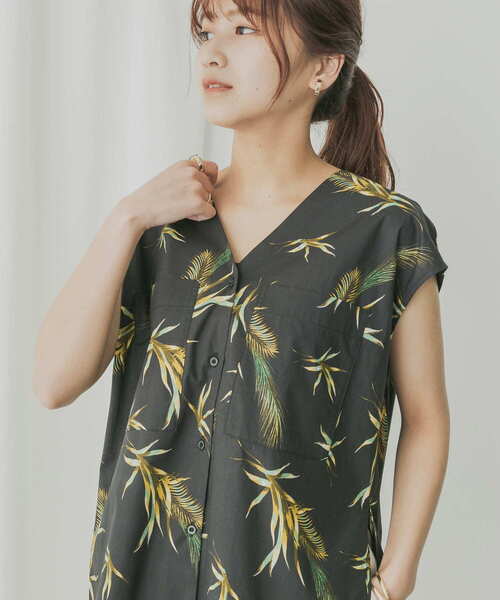 KBF+（ケービーエフプラス）の「KBF+　トロピカルプリントノースリBIGシャツ（シャツ/ブラウス・レディース・ブラック/オフホワイト・ONE）」の16枚目の写真