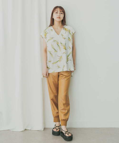 KBF+（ケービーエフプラス）の「KBF+　トロピカルプリントノースリBIGシャツ（シャツ/ブラウス・レディース・ブラック/オフホワイト・ONE）」の12枚目の写真