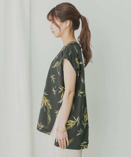 KBF+（ケービーエフプラス）の「KBF+　トロピカルプリントノースリBIGシャツ（シャツ/ブラウス・レディース・ブラック/オフホワイト・ONE）」の10枚目の写真