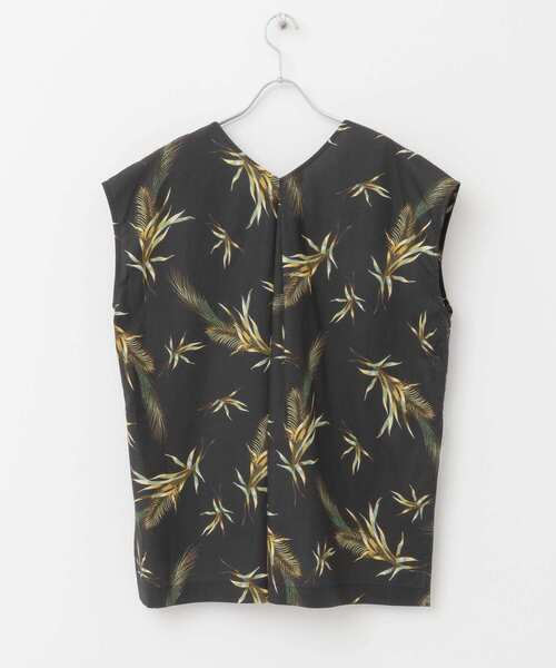 KBF+（ケービーエフプラス）の「KBF+　トロピカルプリントノースリBIGシャツ（シャツ/ブラウス・レディース・ブラック/オフホワイト・ONE）」の5枚目の写真