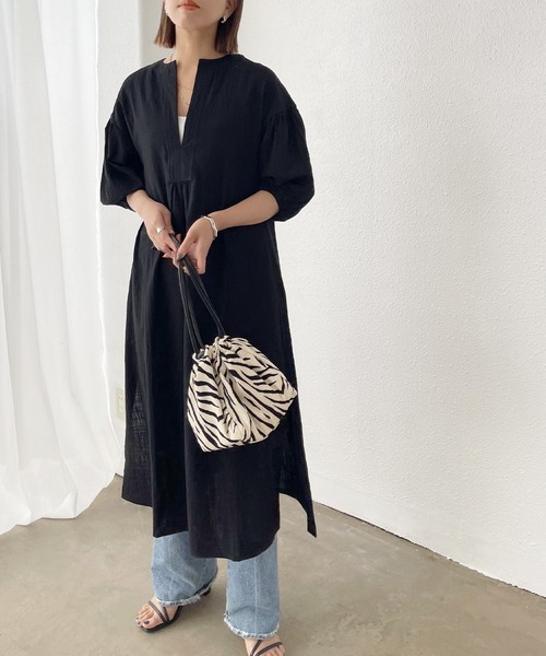 Shelly island(シェリーアイランド)の「深Vネックボリュームワンピース(ワンピース・レディース・ブラック/ベージュ・M)」の14枚目の写真