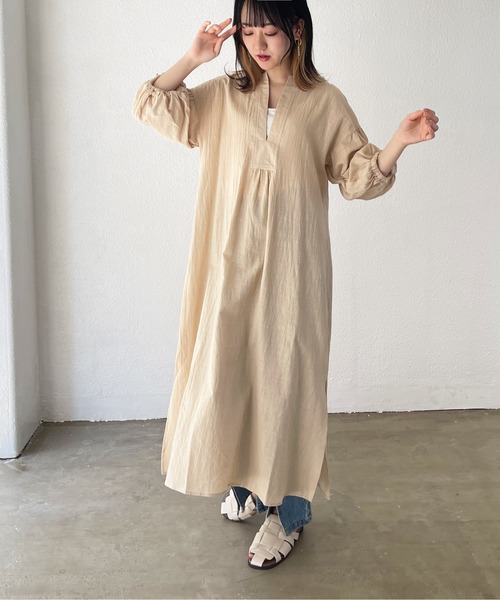 Shelly island(シェリーアイランド)の「深Vネックボリュームワンピース(ワンピース・レディース・ブラック/ベージュ・M)」の21枚目の写真