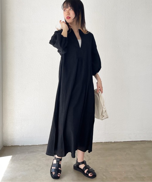 Shelly island(シェリーアイランド)の「深Vネックボリュームワンピース(ワンピース・レディース・ブラック/ベージュ・M)」の18枚目の写真