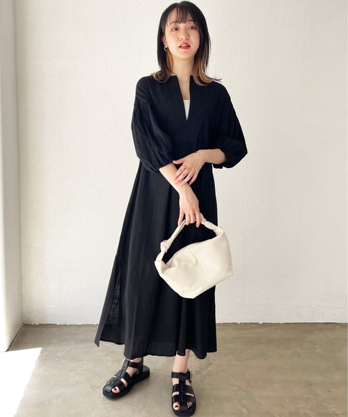 Shelly island(シェリーアイランド)の「深Vネックボリュームワンピース(ワンピース・レディース・ブラック/ベージュ・M)」の15枚目の写真