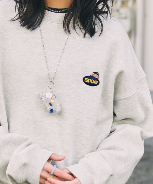 SPOC STORE（スポックストア）の「【SPOC STORE】裏起毛 ワンポイント刺繍/カレッジロゴ オーバーサイズスウェット（スウェット・メンズ・ネイビー/グレー/オレンジ/グリーン/グレー系その他/ブルー系その他/チャコール/パープル/マスタード/モスグリーン/グレー系その他2/グレー系その他3/ブラック/ピンク/ブルー/グレー系その他4・M/L/XL）」の7枚目の写真