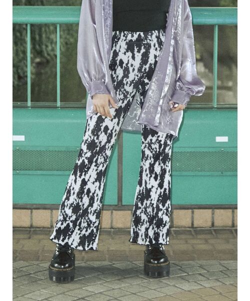 jouetie（ジュエティ）の「プリーツサテンイージパンツ（その他パンツ・レディース・ブラック/ブルー/パープル/ブラウン/その他1・MEDIUM）」の5枚目の写真