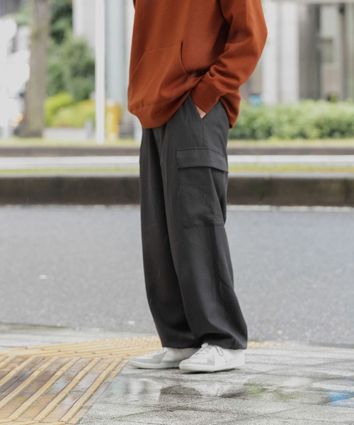 URBAN RESEARCH（アーバンリサーチ）の「『ユニセックス』#U URBAN RESEARCH　ポリサージ カーゴパンツ（その他パンツ・メンズ・カーキ/チャコールグレー/ブラック・2/3）」の3枚目の写真