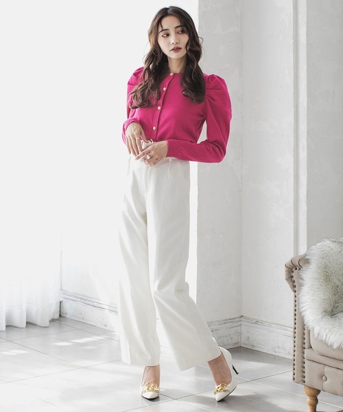 Julia Boutique(ジュリアブティック)の「ゴールドボタンパワショルニットカーディガン/21523(カーディガン/ボレロ・レディース・ホワイト/ブラック/ピンク・ONE)」の4枚目の写真