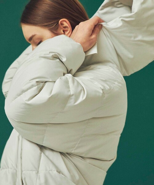 CITY TOKYO（シティトウキョウ）の「700フィルパワーオーバーサイズダウンコート（ダウンジャケット/コート・レディース・オフホワイト/ベージュ/ブラック・2/1）」の6枚目の写真